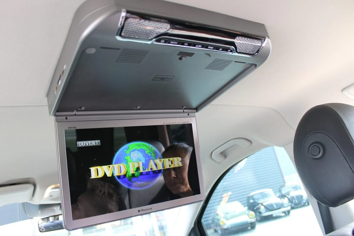 Mercedes Vito 2017 : écran de plafond DVD et internet