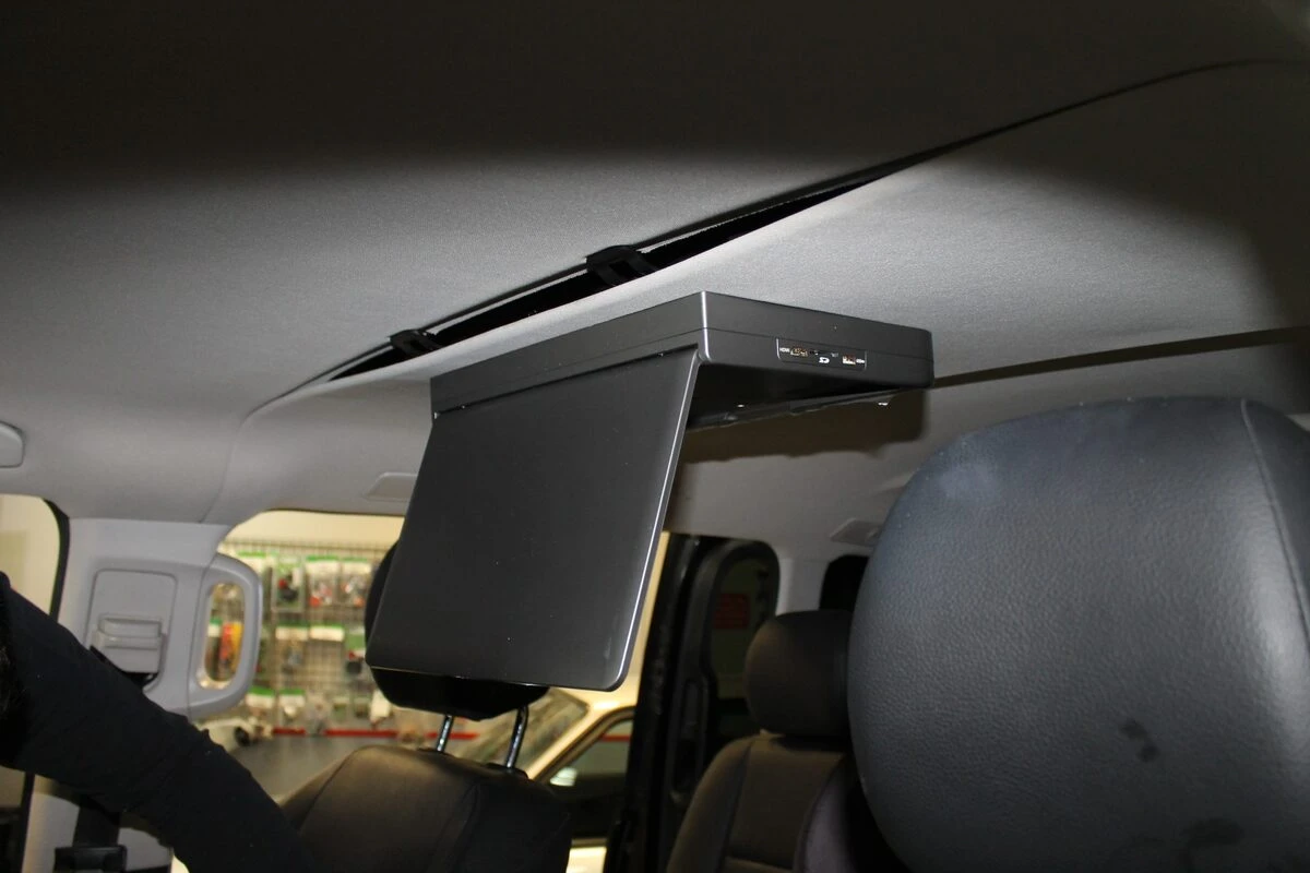 Mercedes Vito 2017 : écran de plafond DVD et internet