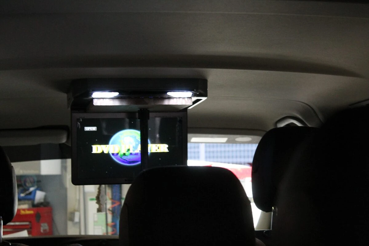 Mercedes Vito 2017 : écran de plafond DVD et internet
