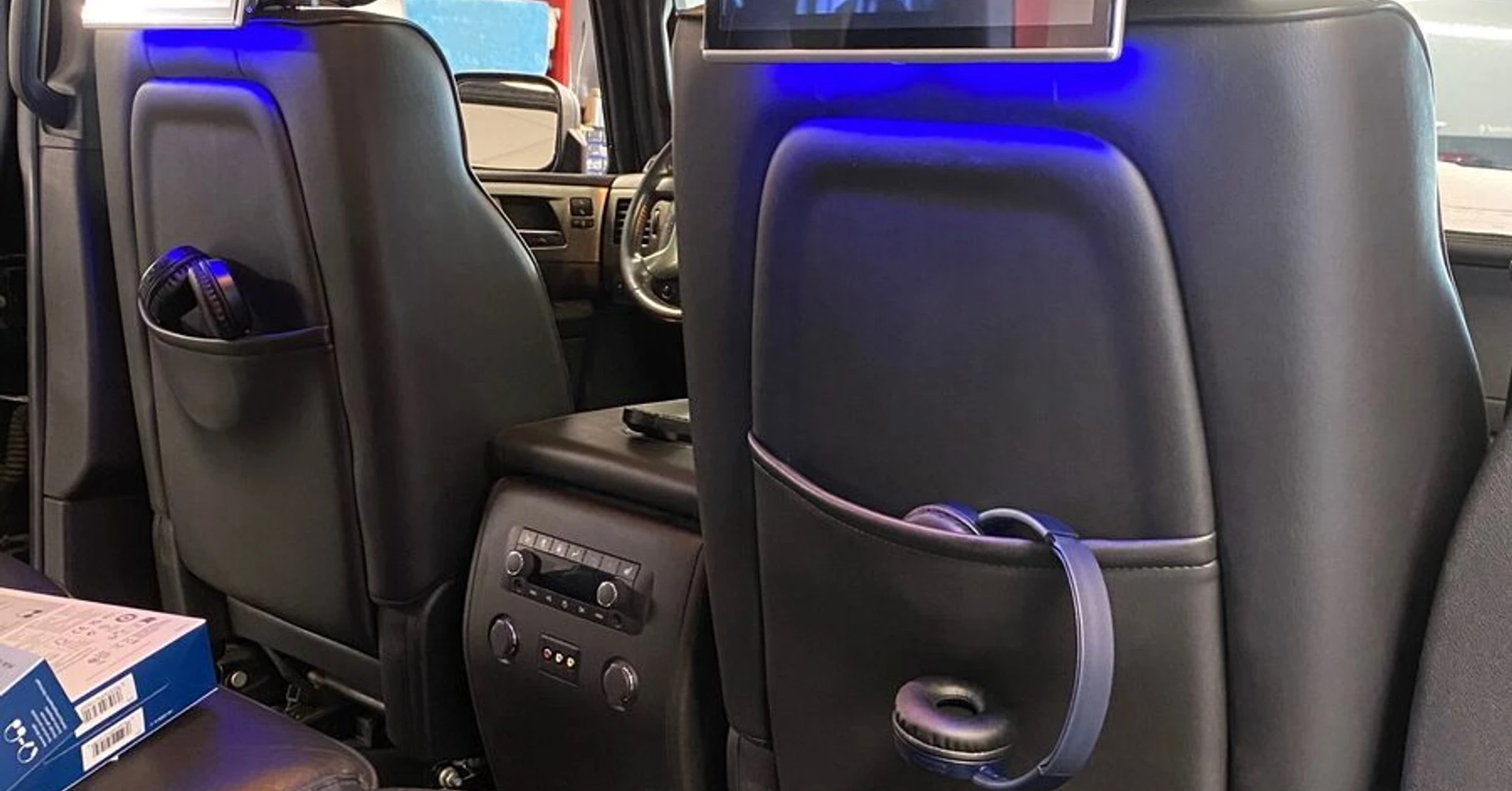 Hummer H2 : Kenwood CarPlay et écrans d'appuie-têtes