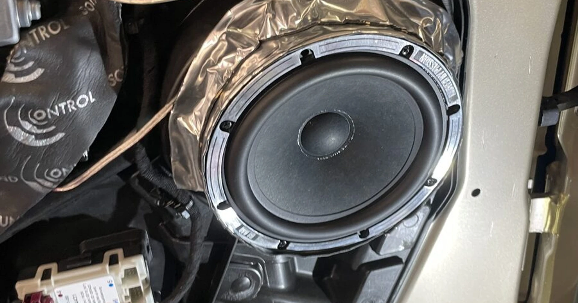Mercedes Vito 2025 : sono BLAM, Hifonics et insonorisation
