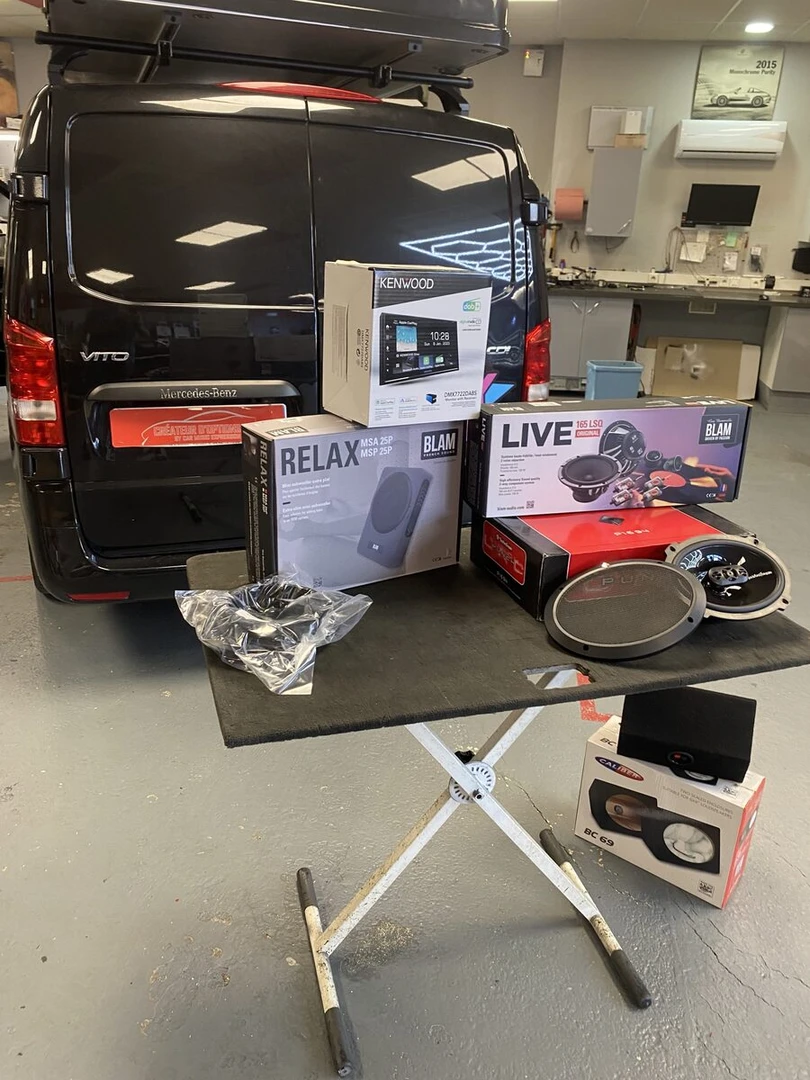 Mercedes Vito : Kenwood CarPlay, BLAM Live et haut-parleurs sous banquette