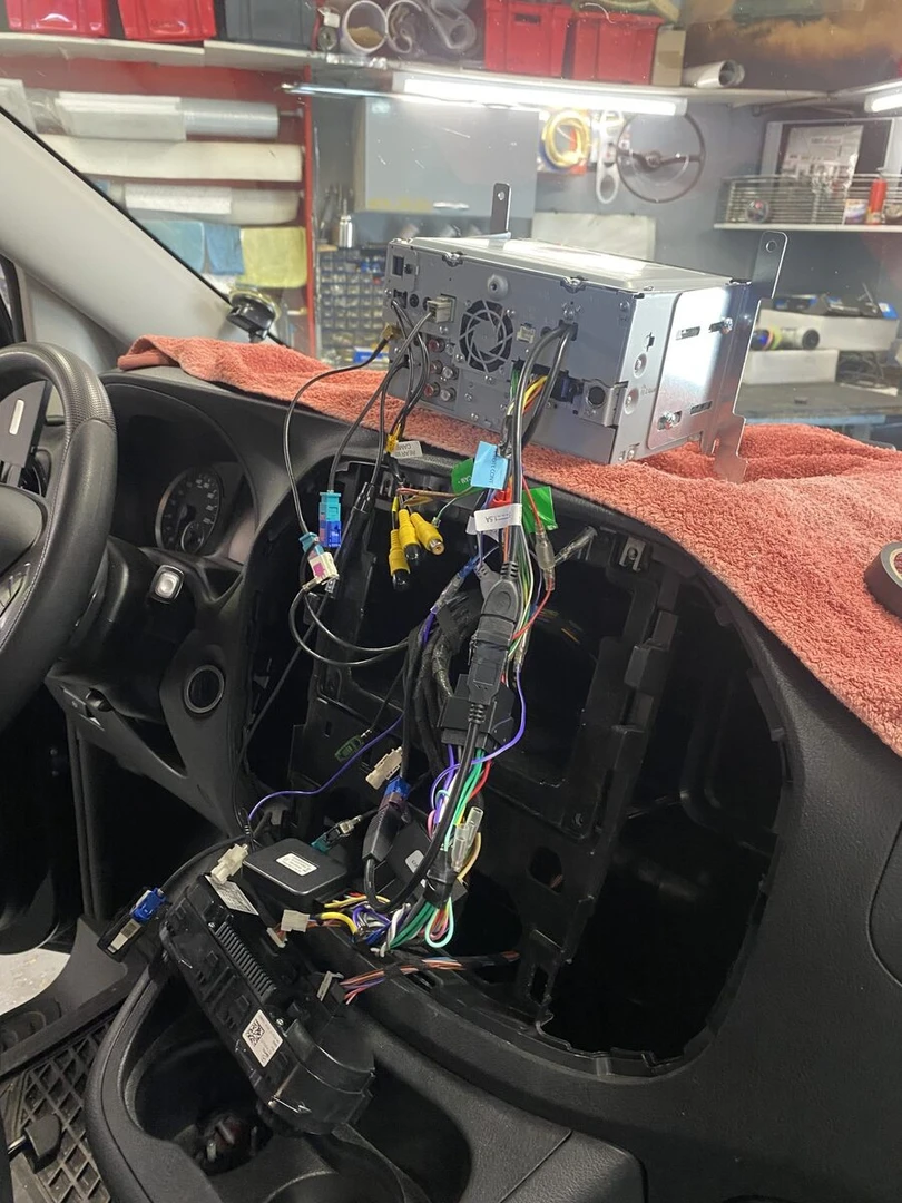 Mercedes Vito : Kenwood CarPlay, BLAM Live et haut-parleurs sous banquette