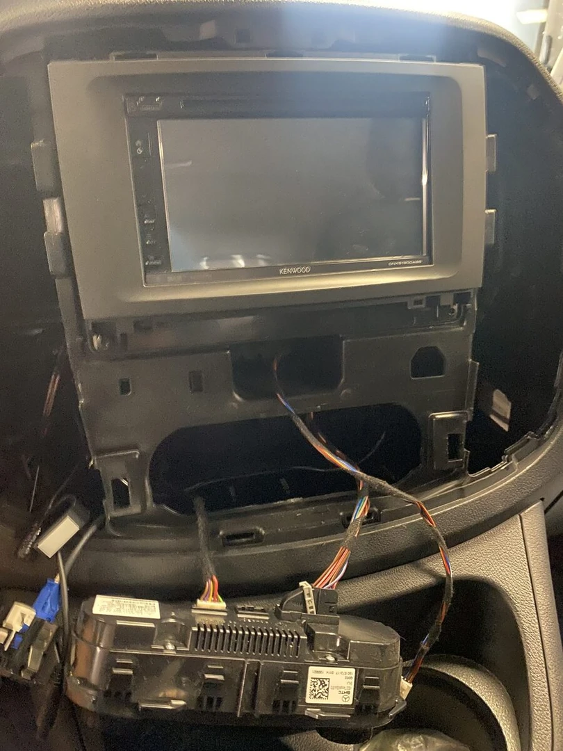 Mercedes Vito : Kenwood CarPlay, BLAM Live et haut-parleurs sous banquette