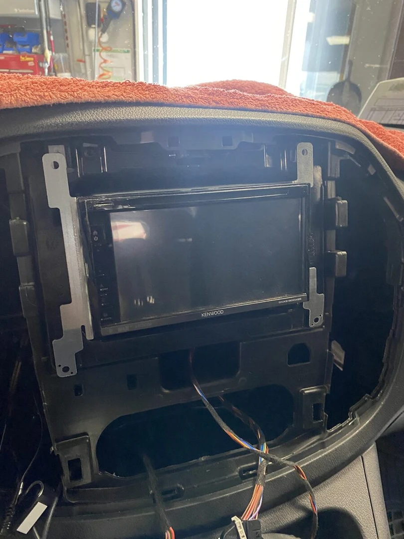 Mercedes Vito : Kenwood CarPlay, BLAM Live et haut-parleurs sous banquette