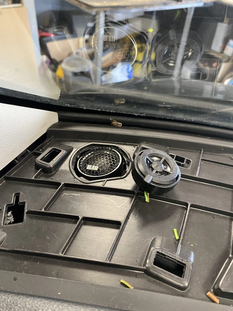Mercedes Vito : Kenwood CarPlay, BLAM Live et haut-parleurs sous banquette