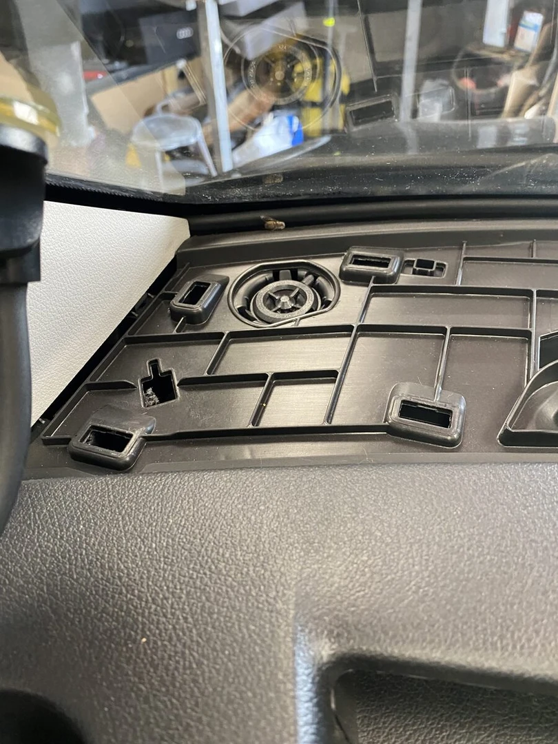 Mercedes Vito : Kenwood CarPlay, BLAM Live et haut-parleurs sous banquette