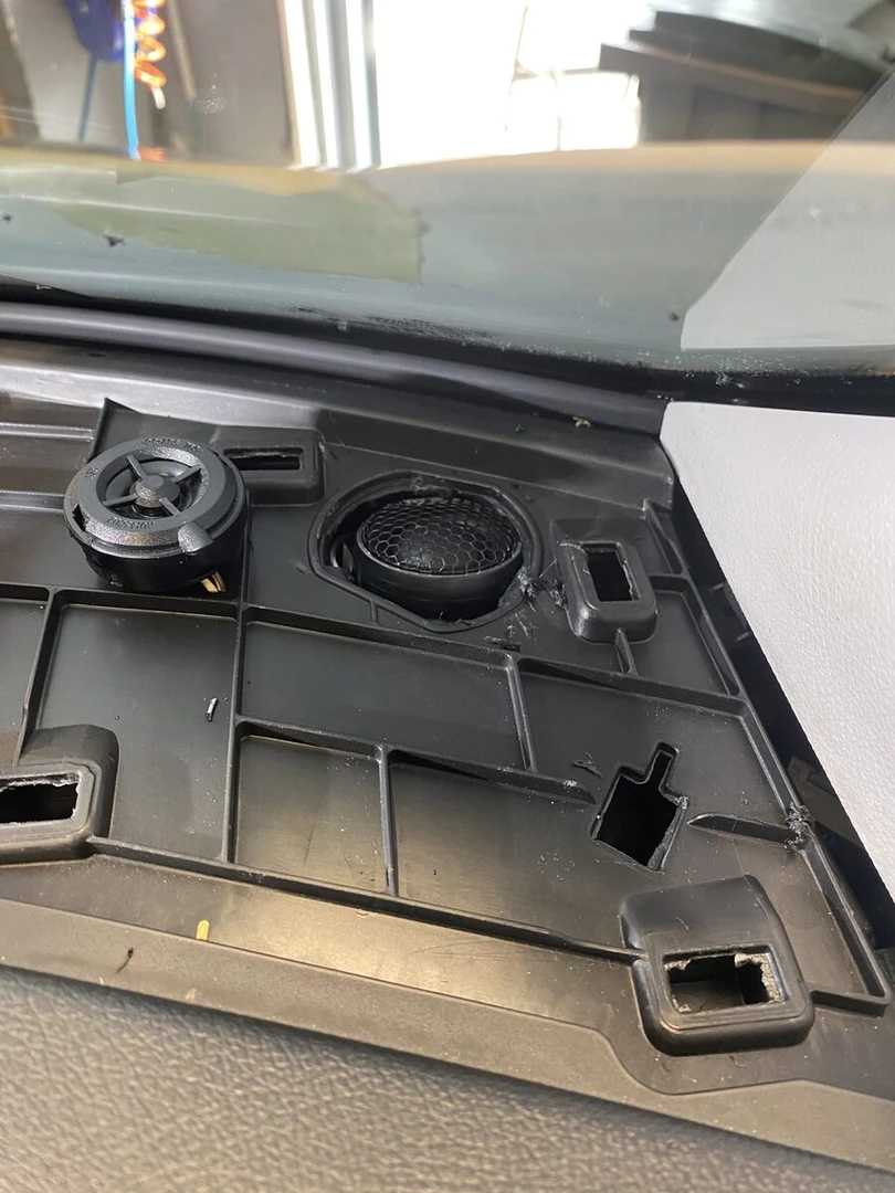 Mercedes Vito : Kenwood CarPlay, BLAM Live et haut-parleurs sous banquette