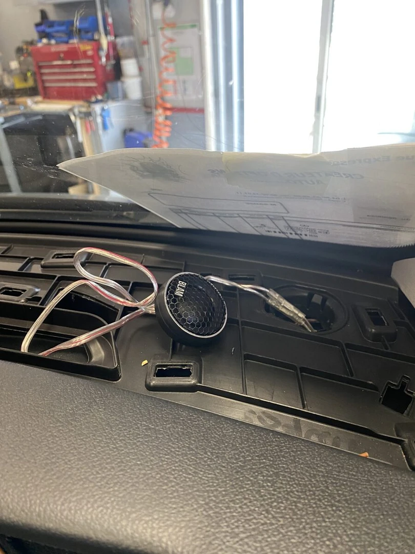 Mercedes Vito : Kenwood CarPlay, BLAM Live et haut-parleurs sous banquette