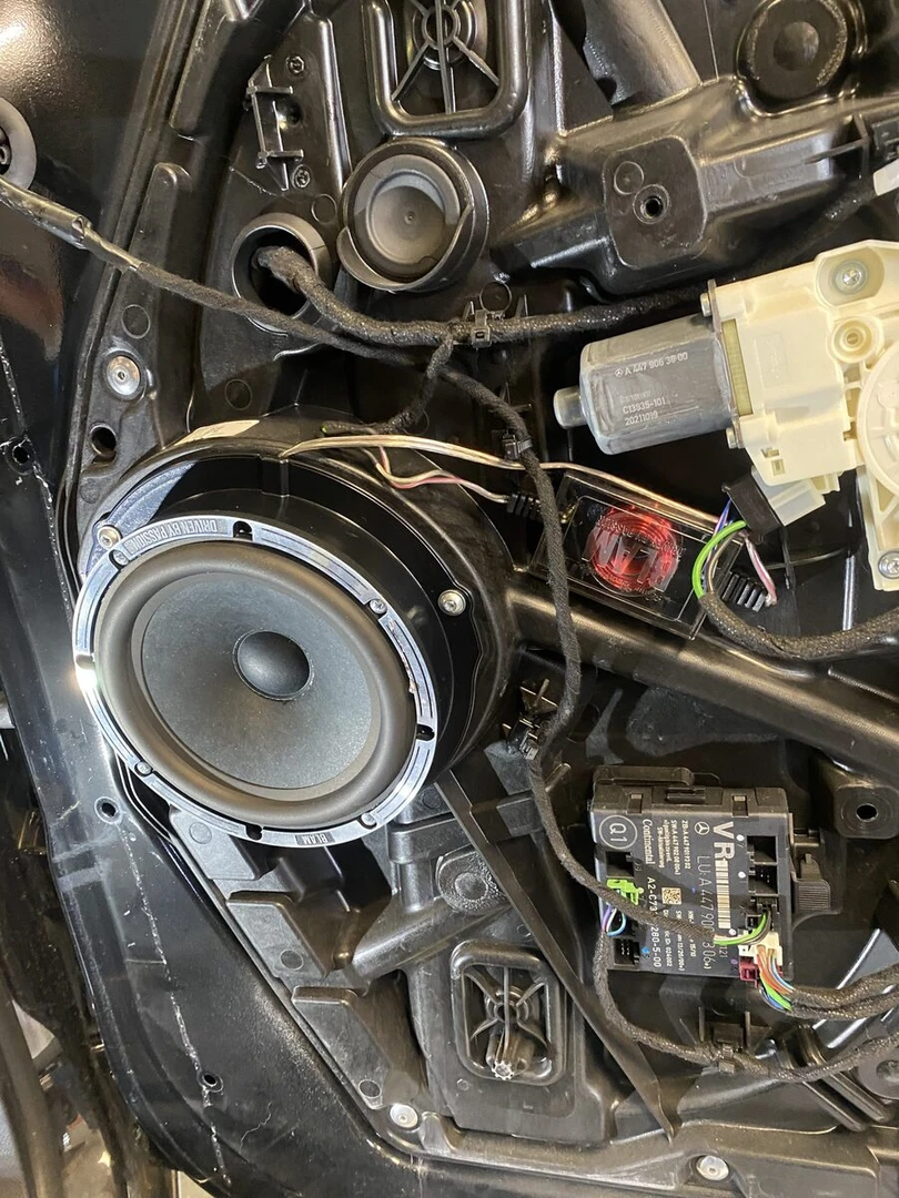 Mercedes Vito : Kenwood CarPlay, BLAM Live et haut-parleurs sous banquette