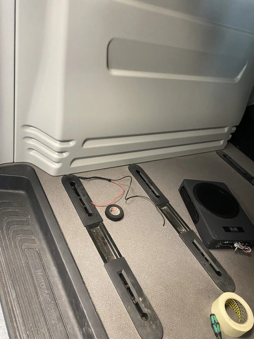 Mercedes Vito : Kenwood CarPlay, BLAM Live et haut-parleurs sous banquette