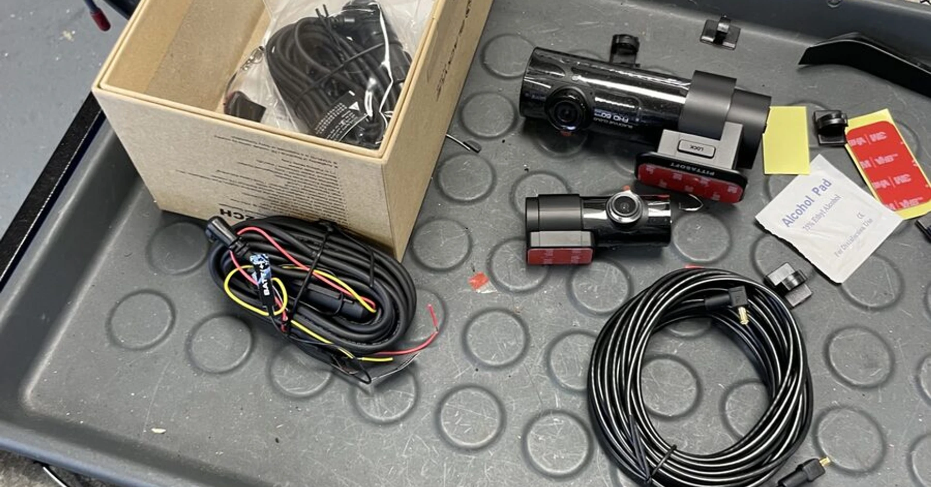 Dashcam BlackVue DR770X-2CH sur Audi Q5 2025