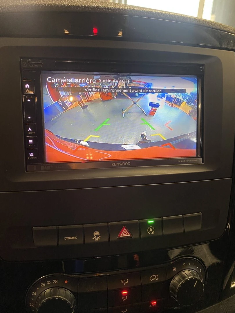 Mercedes Vito : Kenwood CarPlay, BLAM Live et haut-parleurs sous banquette