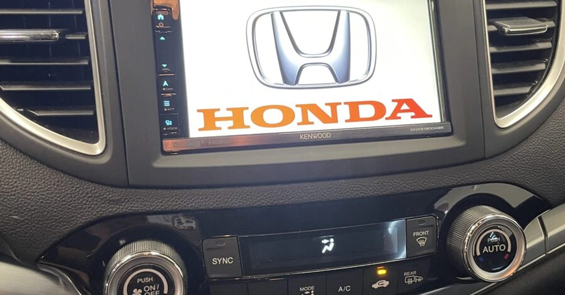 Autoradio Kenwood et ampli BLAM sur Honda CR-V 2018