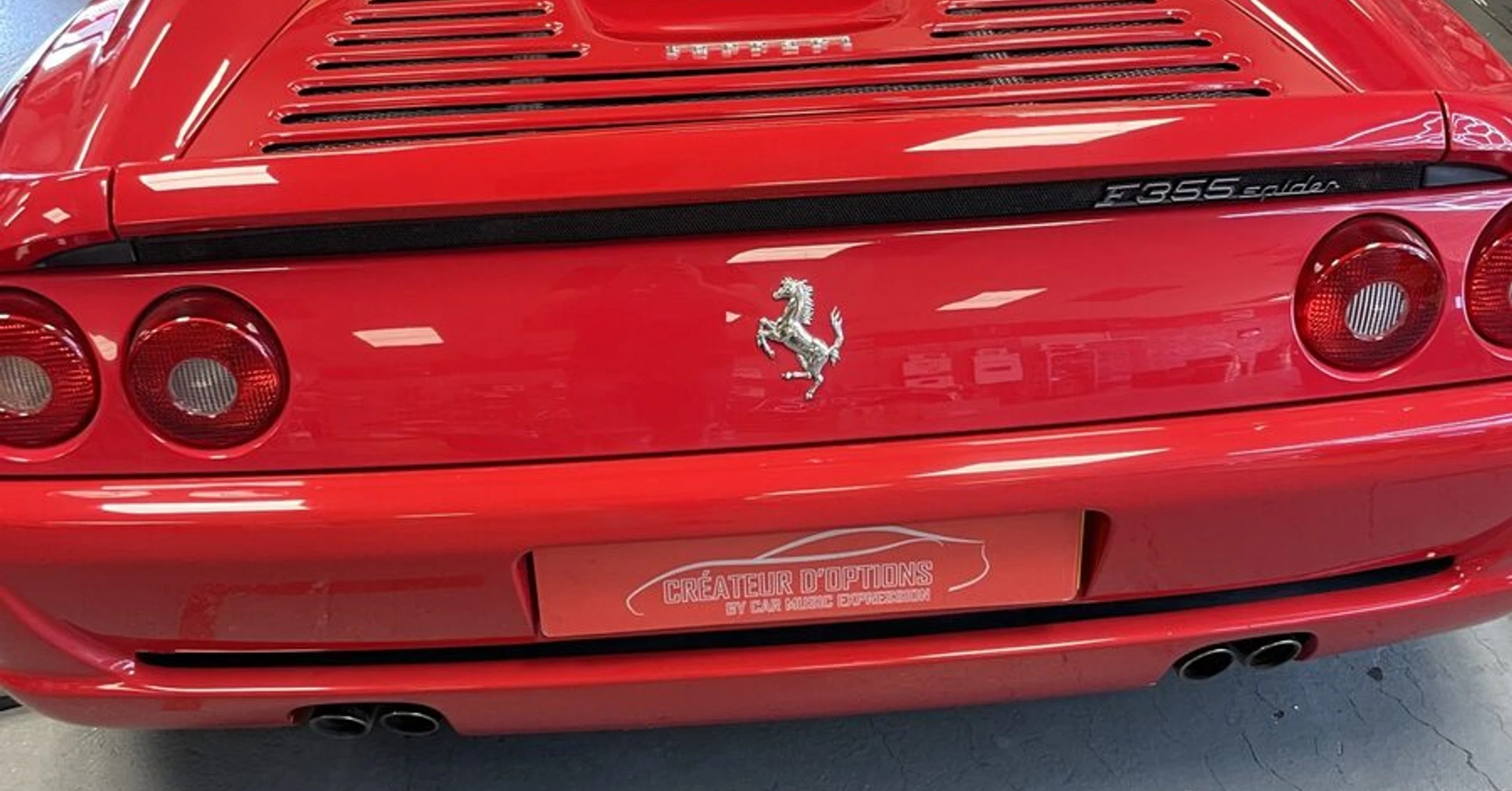 Ferrari F355 : amélioration du son et traceur GPS