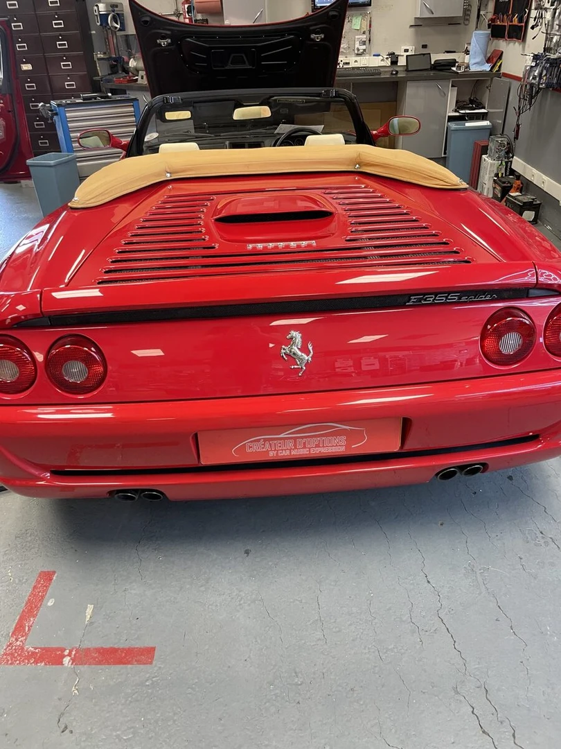 Ferrari F355 Spider : son amélioré et traceur GPS
