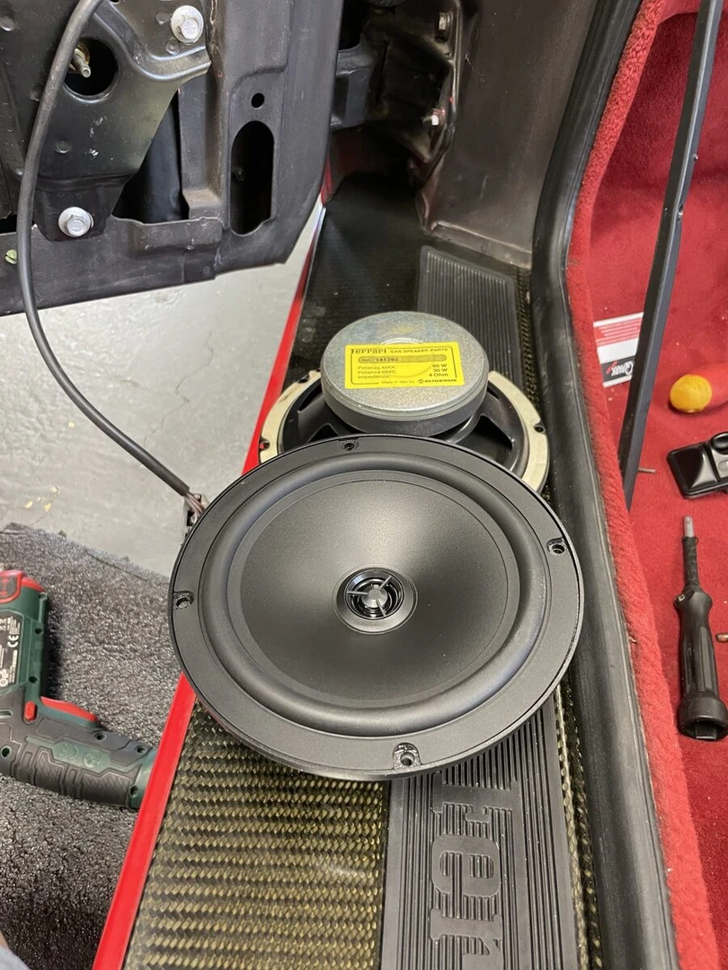Ferrari F355 Spider : son amélioré et traceur GPS