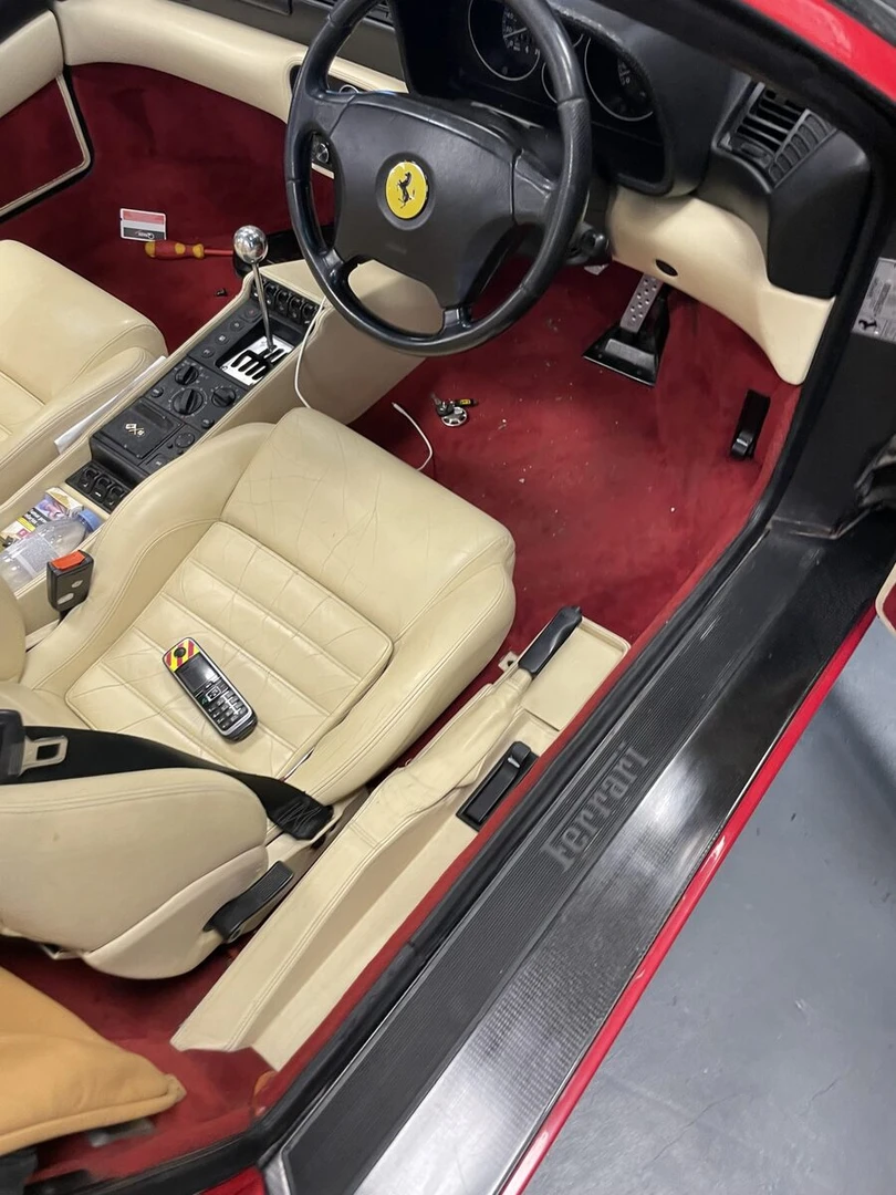 Ferrari F355 Spider : son amélioré et traceur GPS