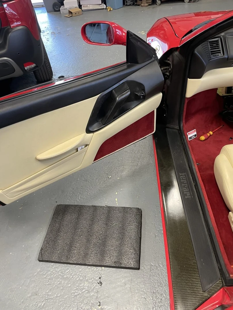 Ferrari F355 Spider : son amélioré et traceur GPS