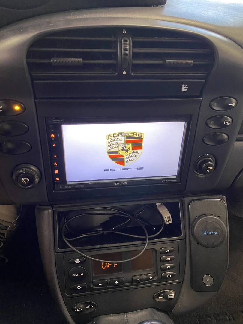 Porsche 996 Targa : Kenwood CarPlay et caméra de recul