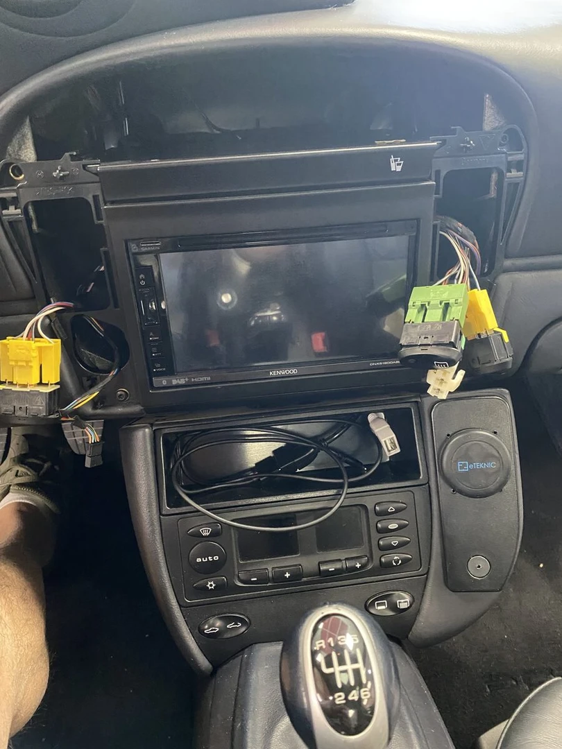 Porsche 996 Targa : Kenwood CarPlay et caméra de recul