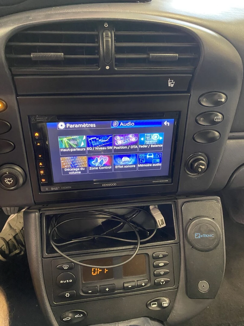 Porsche 996 Targa : Kenwood CarPlay et caméra de recul
