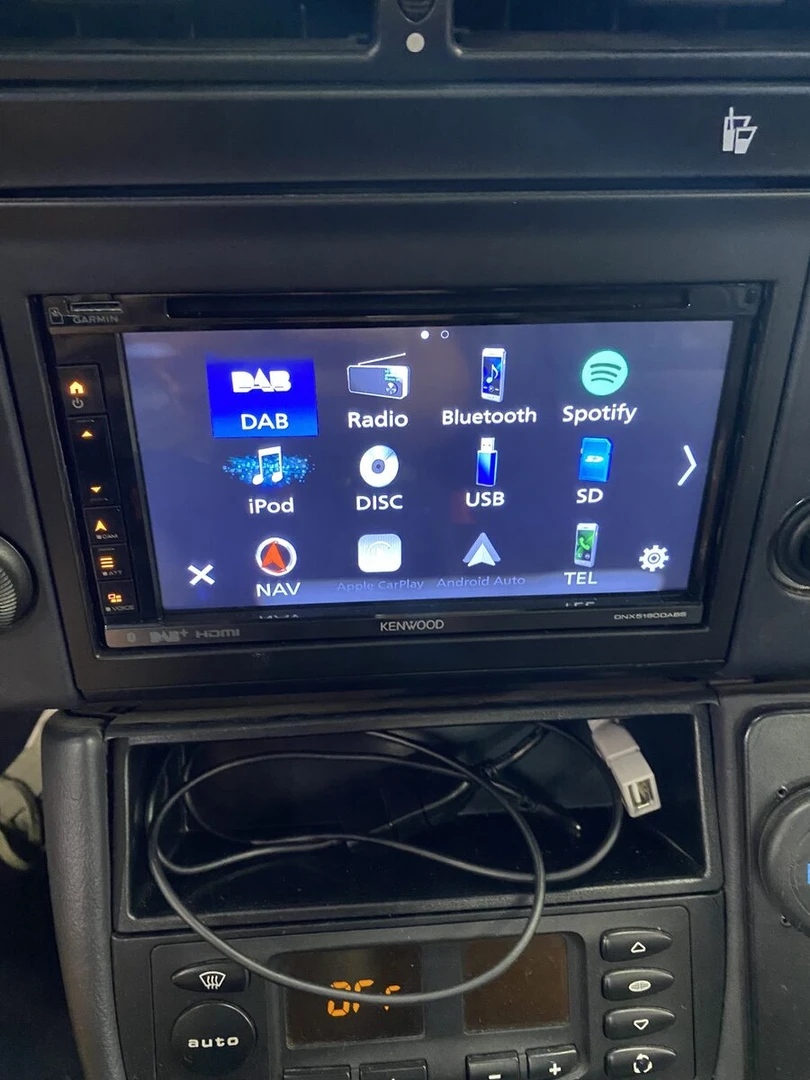 Porsche 996 Targa : Kenwood CarPlay et caméra de recul