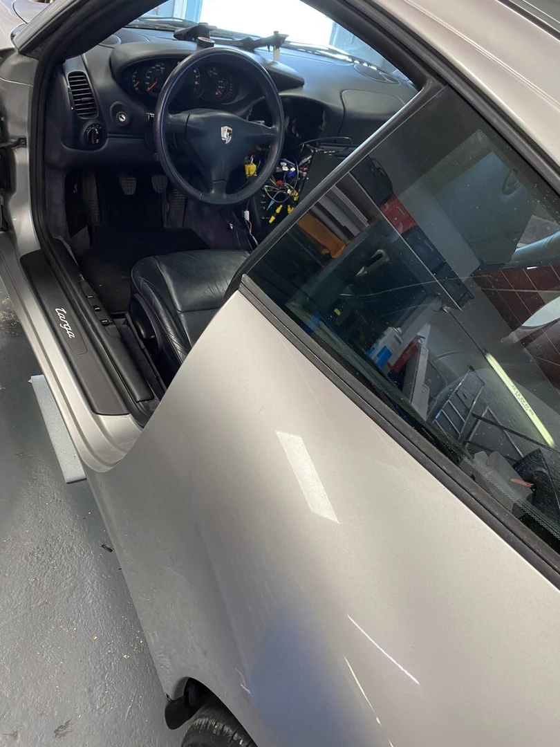 Porsche 996 Targa : Kenwood CarPlay et caméra de recul