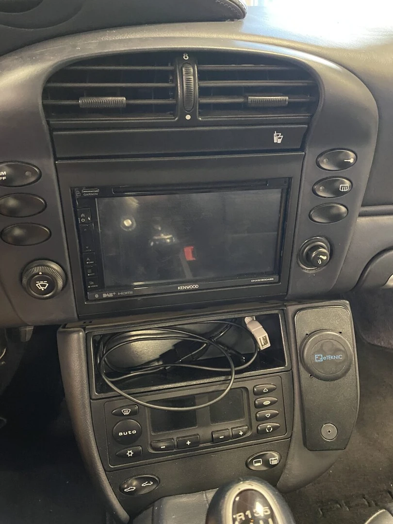 Porsche 996 Targa : Kenwood CarPlay et caméra de recul