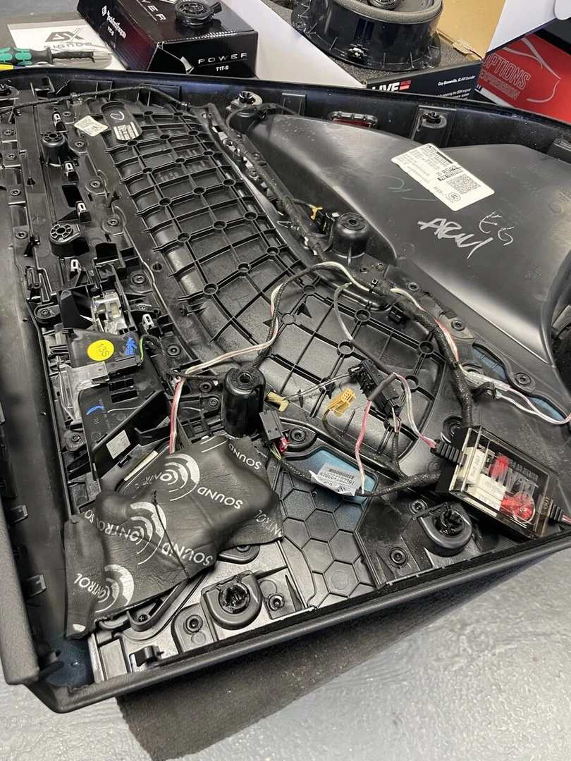 Audi Q5 2024 Bang & Olufsen : BLAM, ESX et Rockford Fosgate