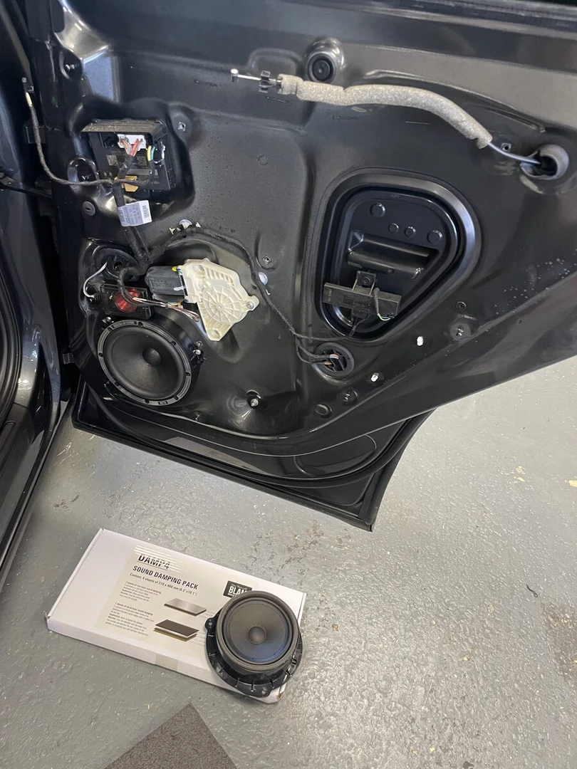 Audi Q5 2024 Bang & Olufsen : BLAM, ESX et Rockford Fosgate