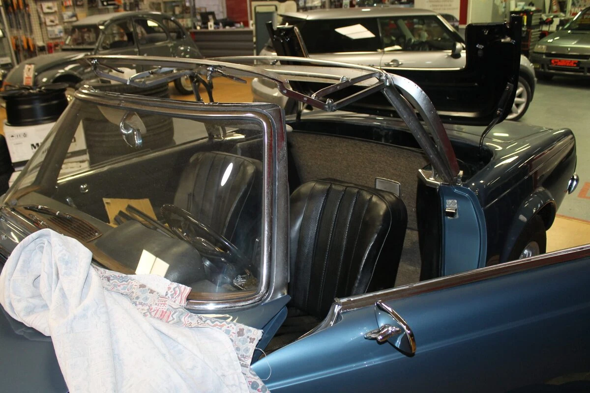 Mercedes 230 SL Pagode : remplacement de la capote