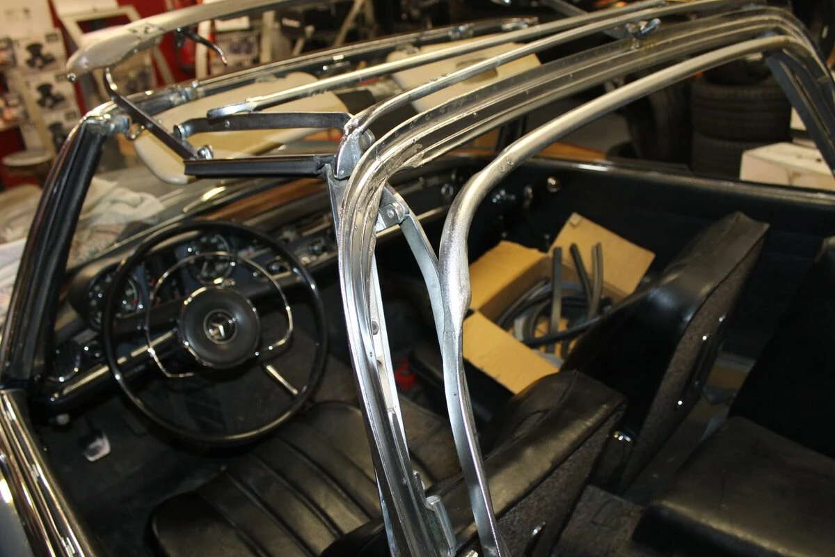 Mercedes 230 SL Pagode : remplacement de la capote