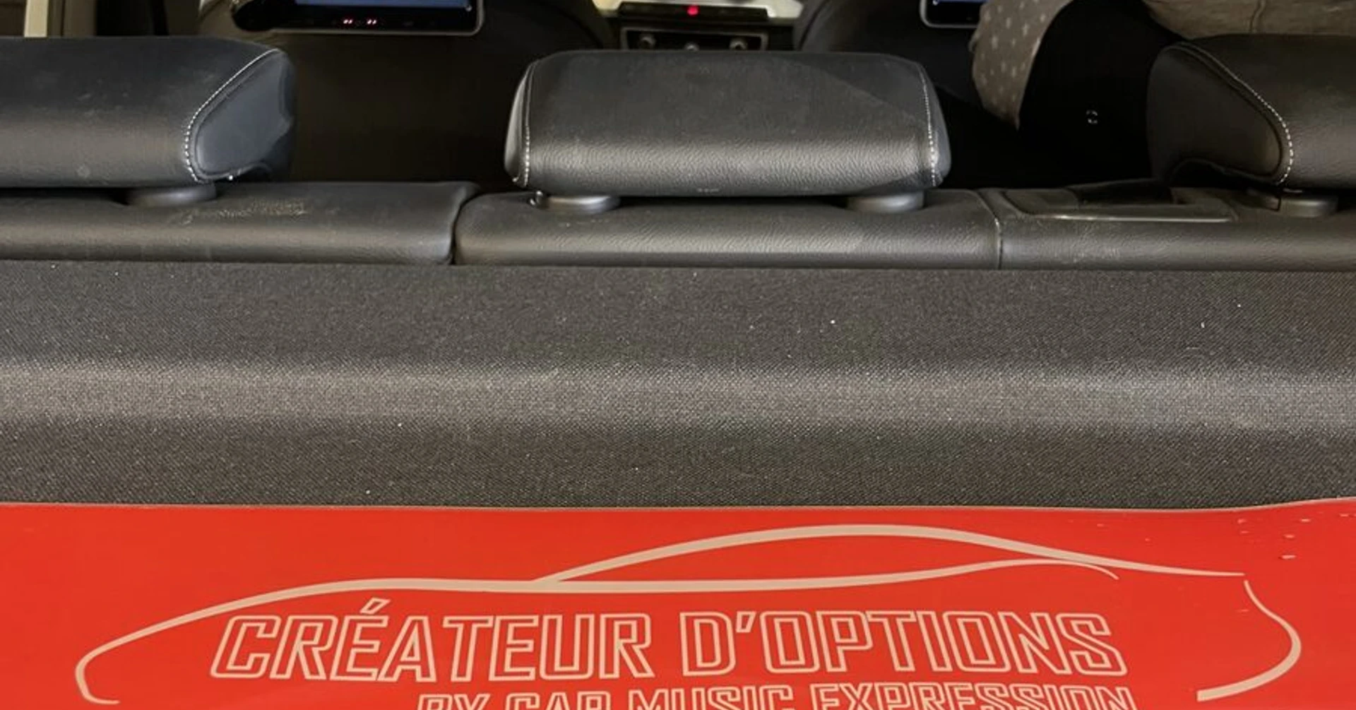Écrans appuie-tête DVD, USB et SD sur Audi