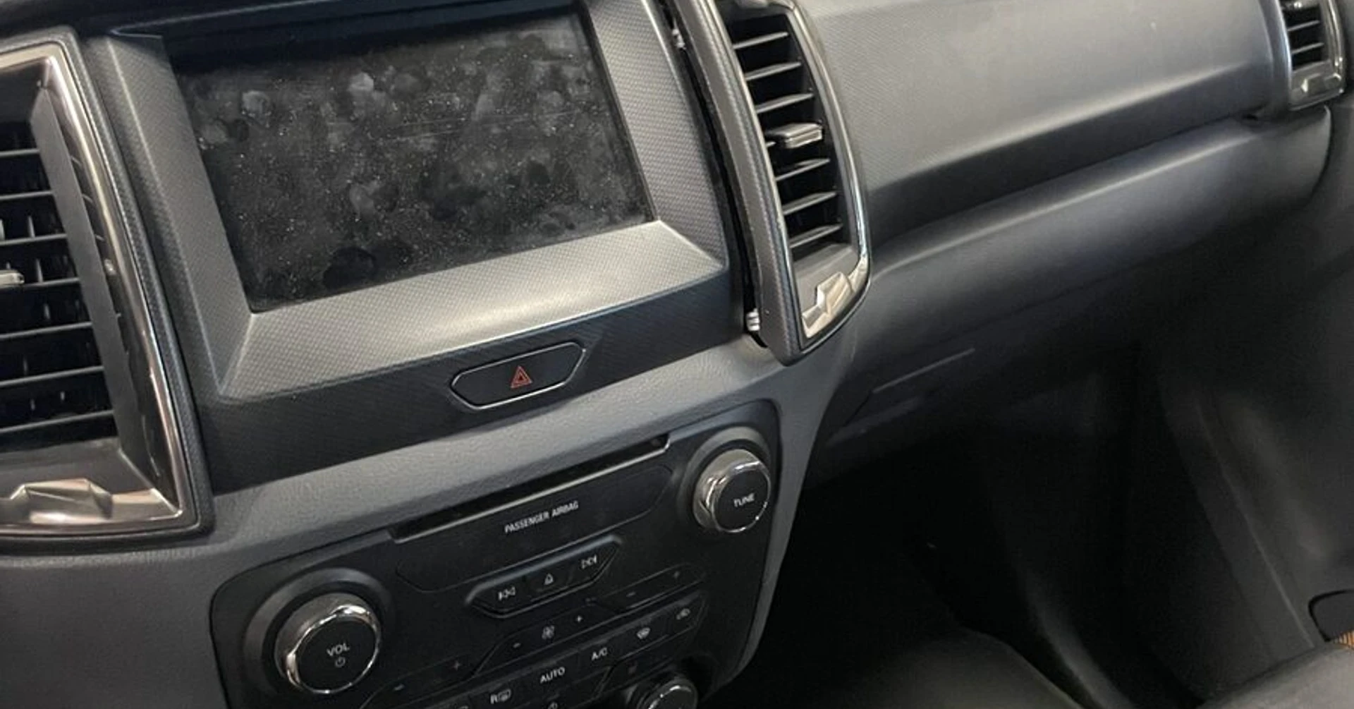Réparation autoradio Ford Ranger 2022 bloqué en AM