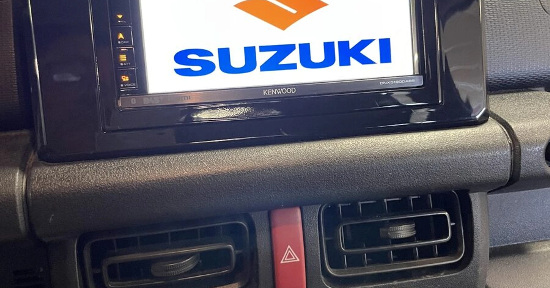 Autoradio Kenwood DNX5190DAB sur Suzuki Jimny 2024