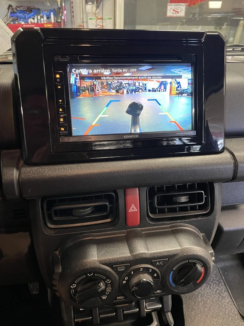 Suzuki Jimny 2024 : Kenwood DNX5190DAB et caméra de recul