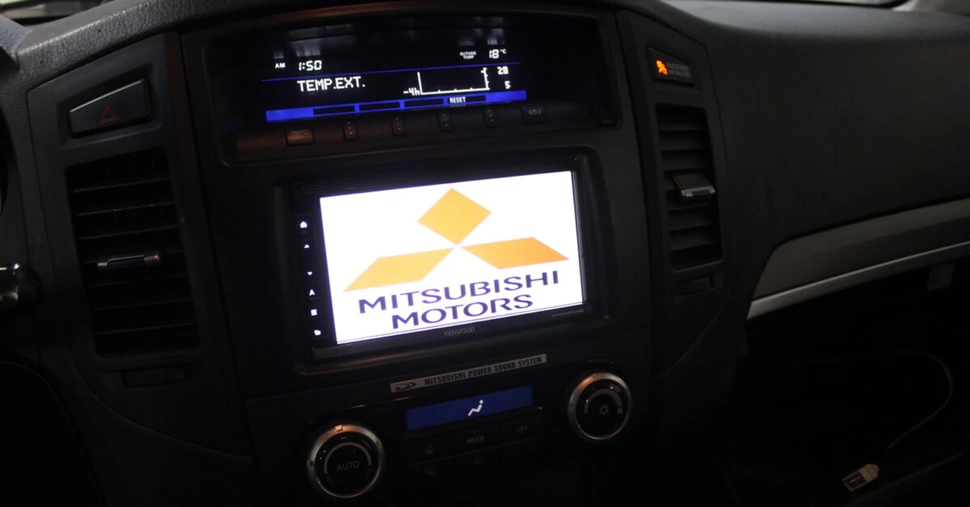 Mitsubishi Pajero : autoradio GPS et Power Sound System