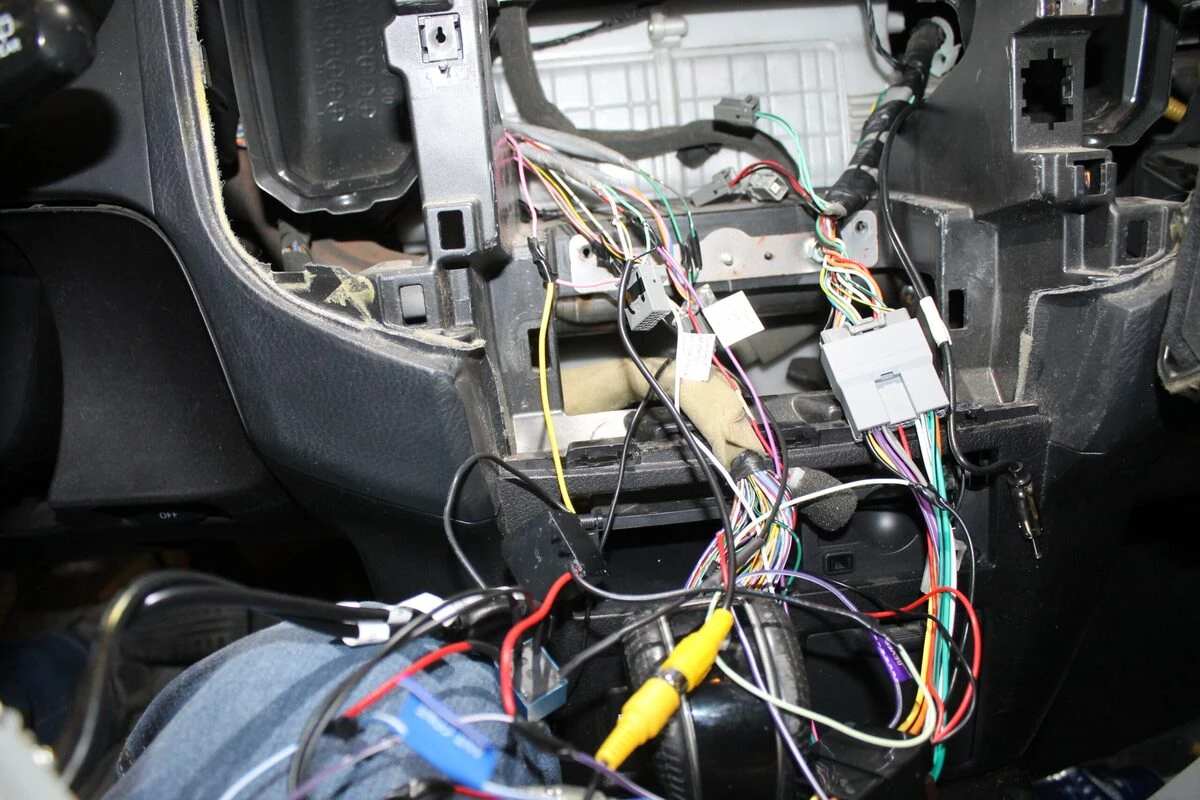 Mitsubishi Pajero : autoradio GPS avec reprise du Power Sound System