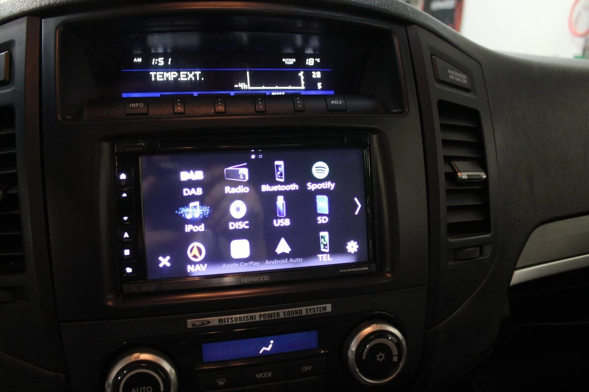 Mitsubishi Pajero : autoradio GPS avec reprise du Power Sound System