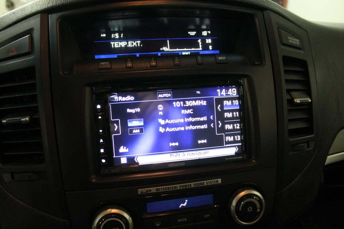 Mitsubishi Pajero : autoradio GPS avec reprise du Power Sound System