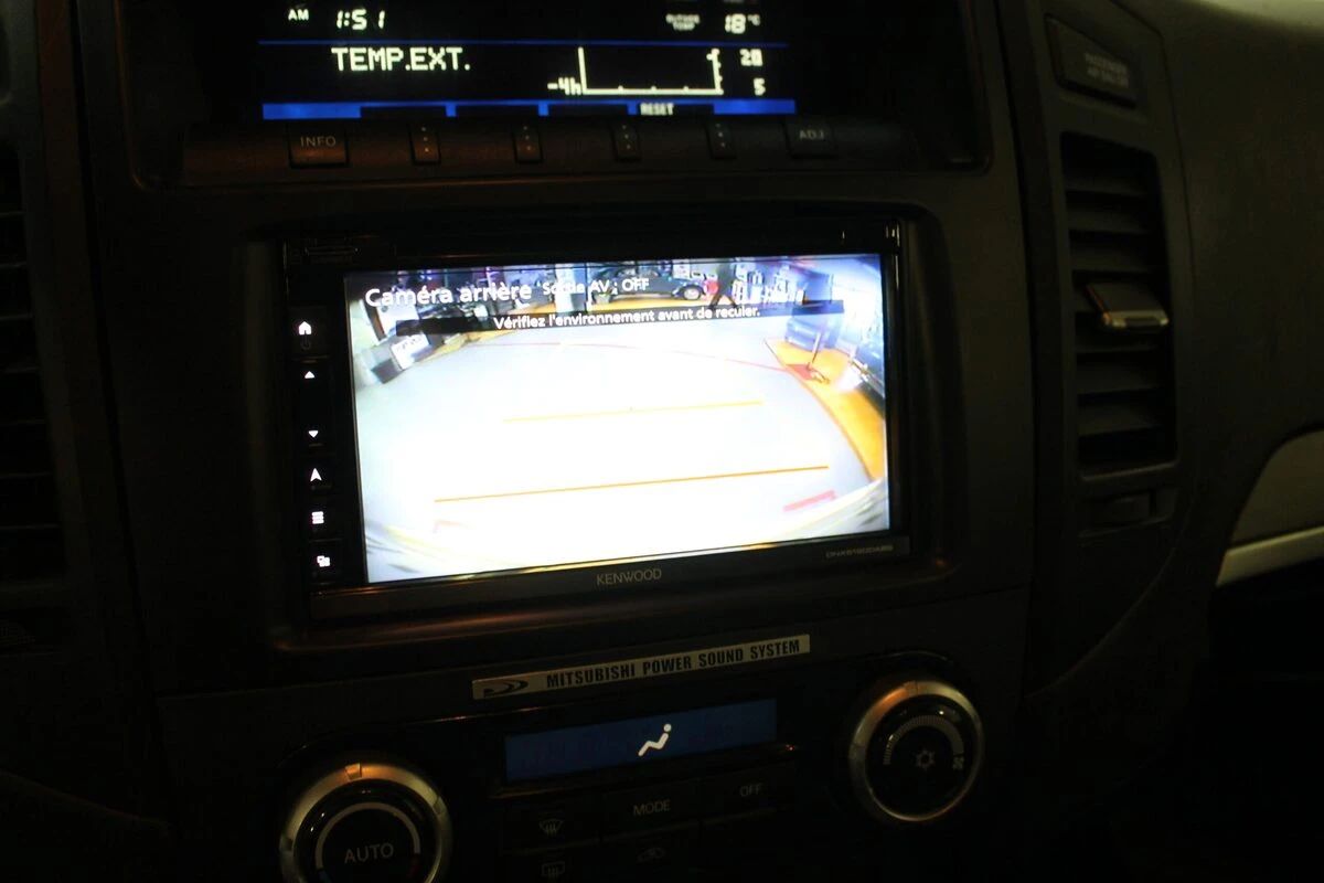 Mitsubishi Pajero : autoradio GPS avec reprise du Power Sound System
