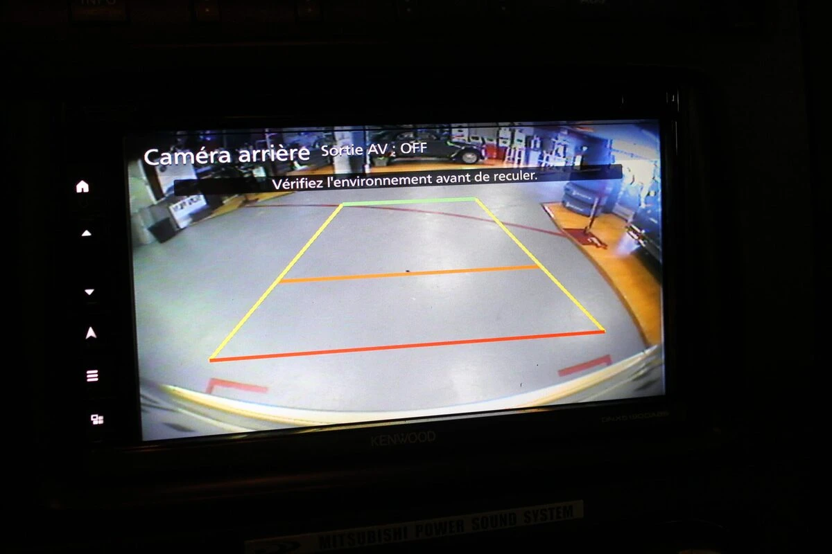 Mitsubishi Pajero : autoradio GPS avec reprise du Power Sound System