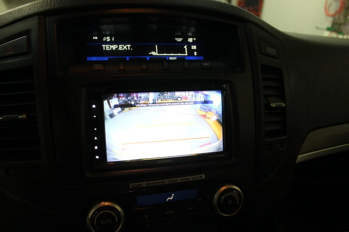 Mitsubishi Pajero : autoradio GPS avec reprise du Power Sound System