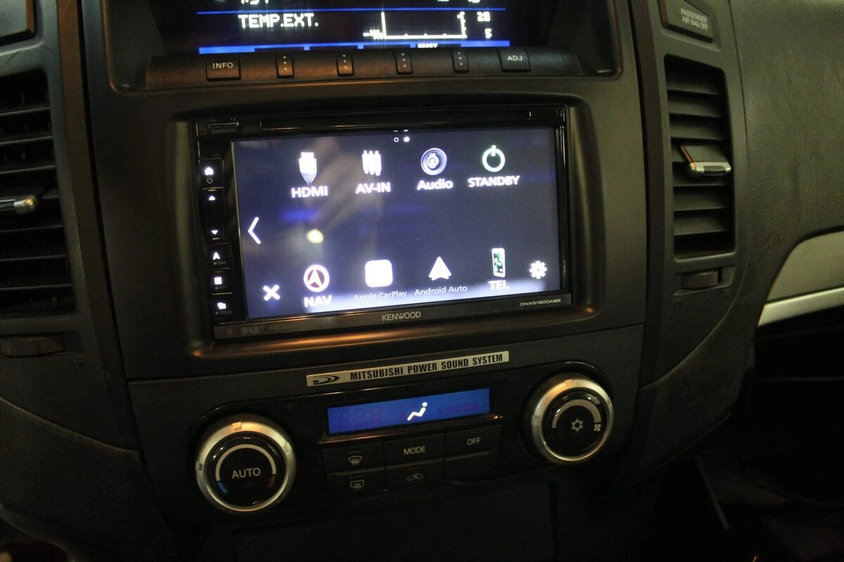 Mitsubishi Pajero : autoradio GPS avec reprise du Power Sound System