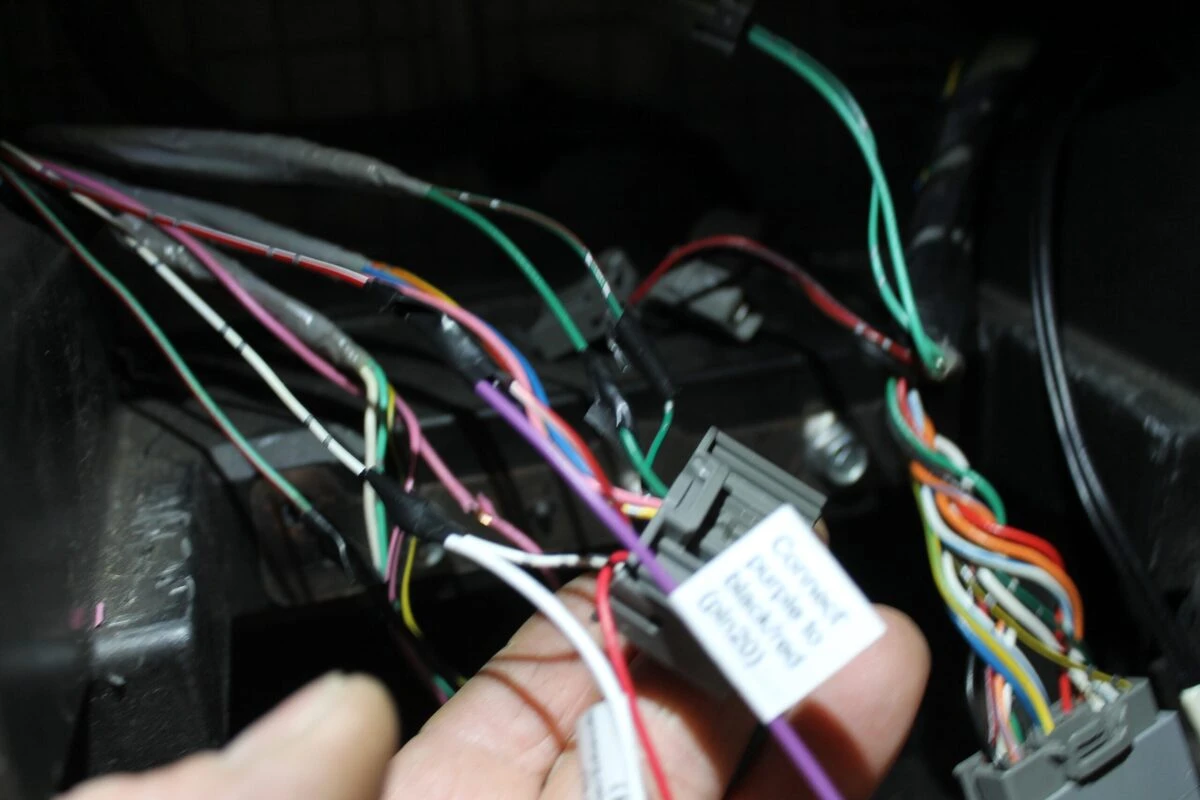 Mitsubishi Pajero : autoradio GPS avec reprise du Power Sound System