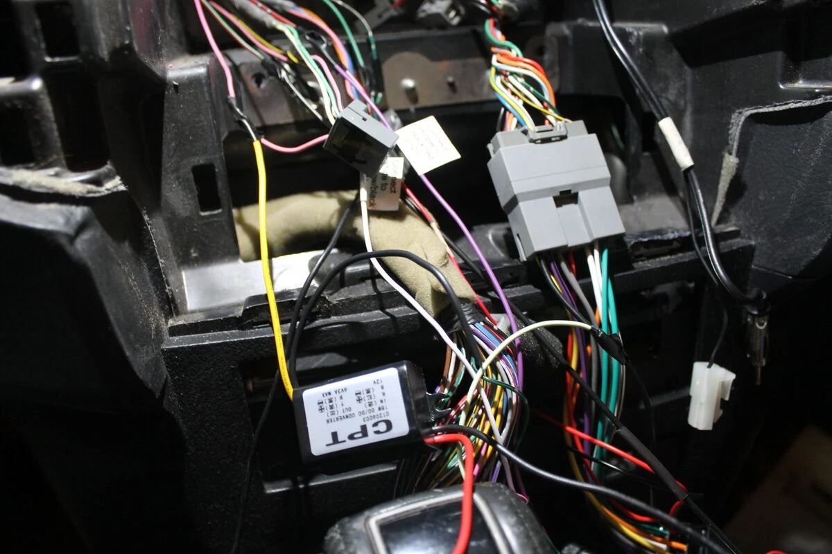Mitsubishi Pajero : autoradio GPS avec reprise du Power Sound System