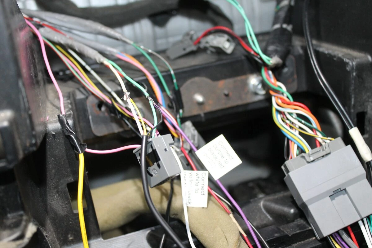 Mitsubishi Pajero : autoradio GPS avec reprise du Power Sound System