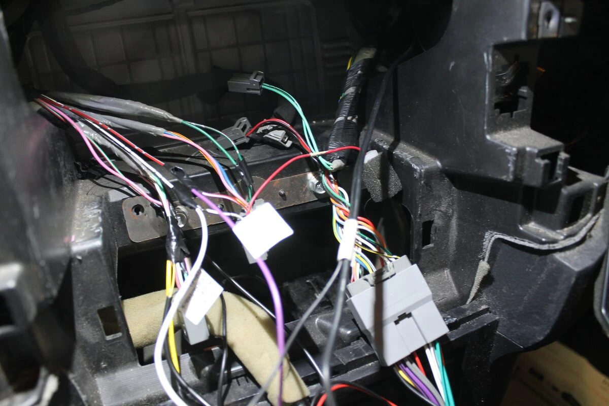 Mitsubishi Pajero : autoradio GPS avec reprise du Power Sound System