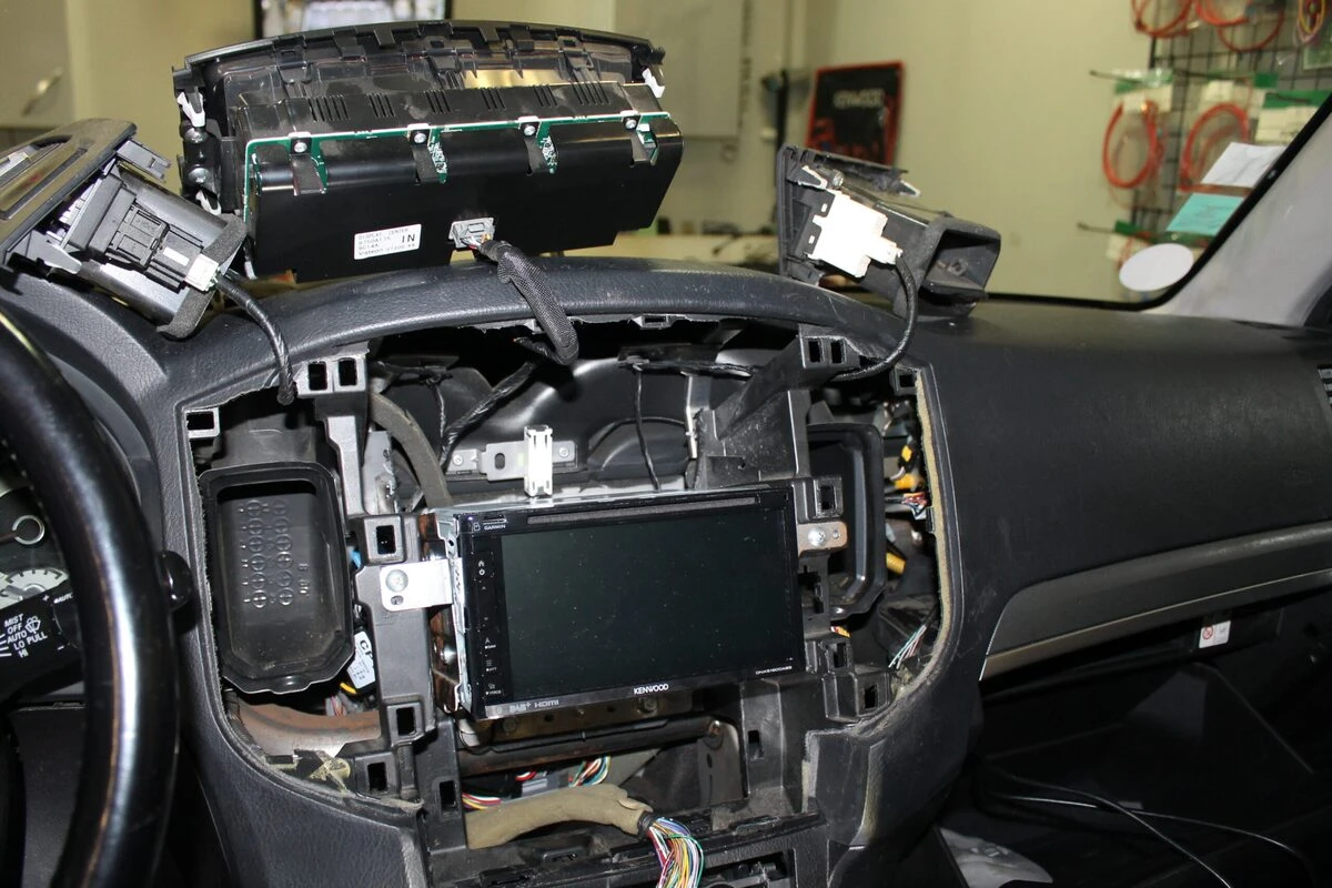 Mitsubishi Pajero : autoradio GPS avec reprise du Power Sound System